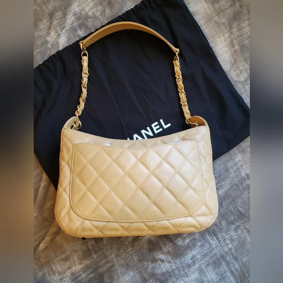 Chanel Timeless Quilted CC Caviar leather shoulder bag - Picture 9 of 16